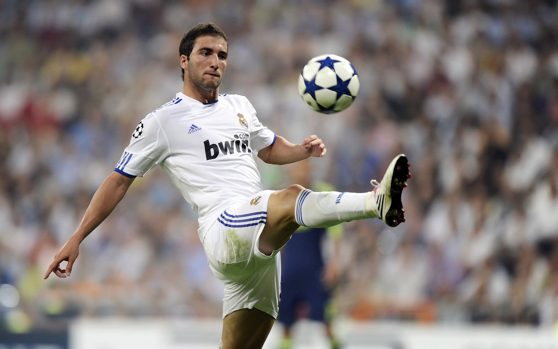 中国足球联赛赛事直播技术水平提升,中国足球顶级联赛直播